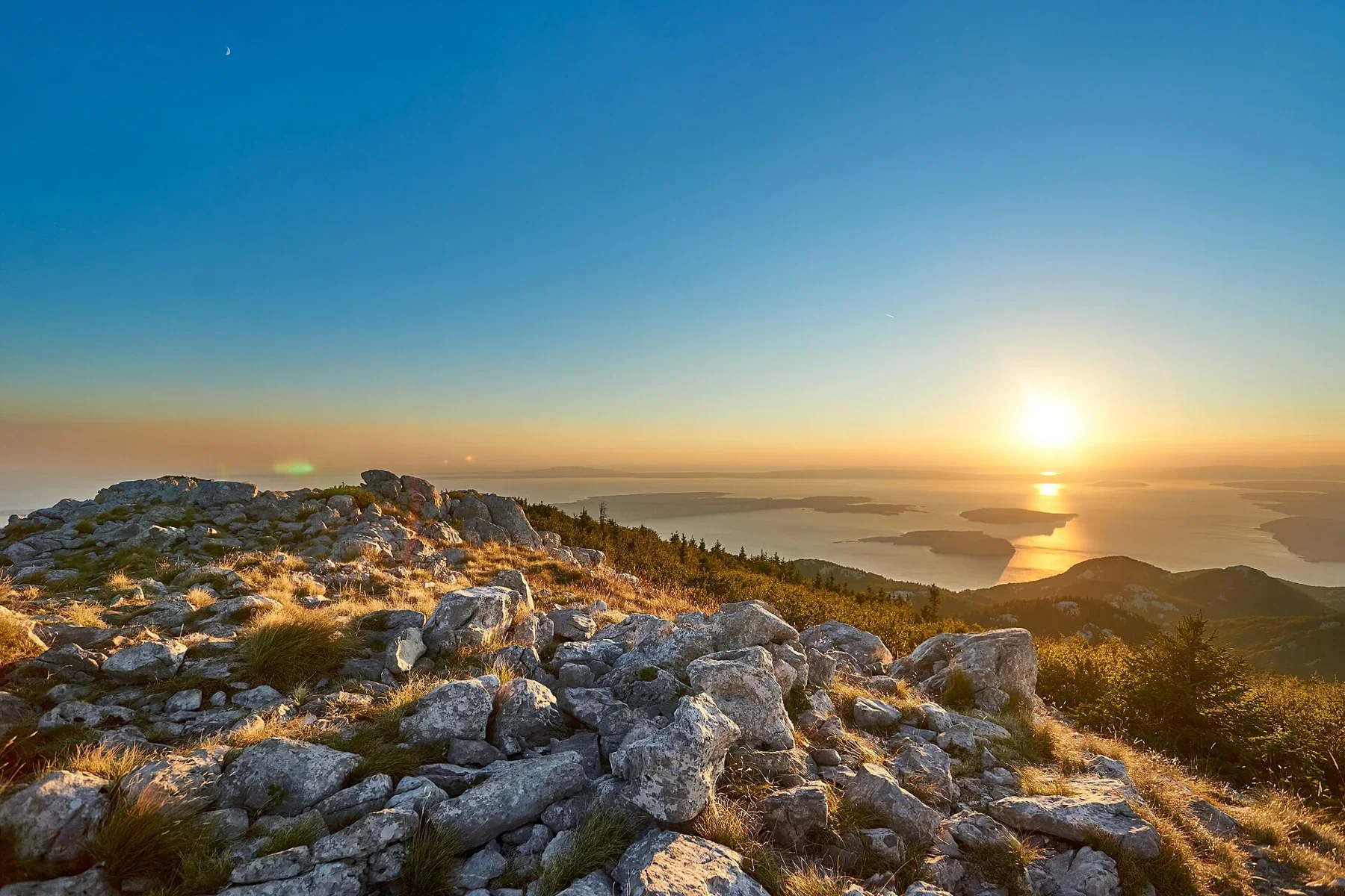 Ein Horizont an der Adria, vom Nördlichen Velebit aus gesehen
